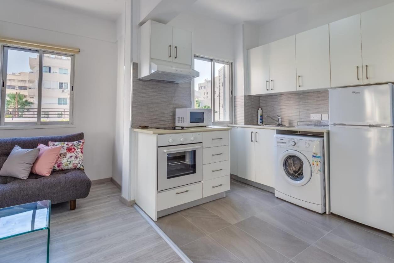 Downtown Larnaca Apartment Exterior photo